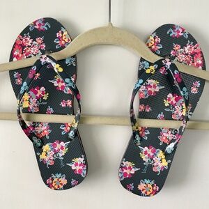 Vera Bradley Flip Flops, size 7/8, dark gray with floral print
